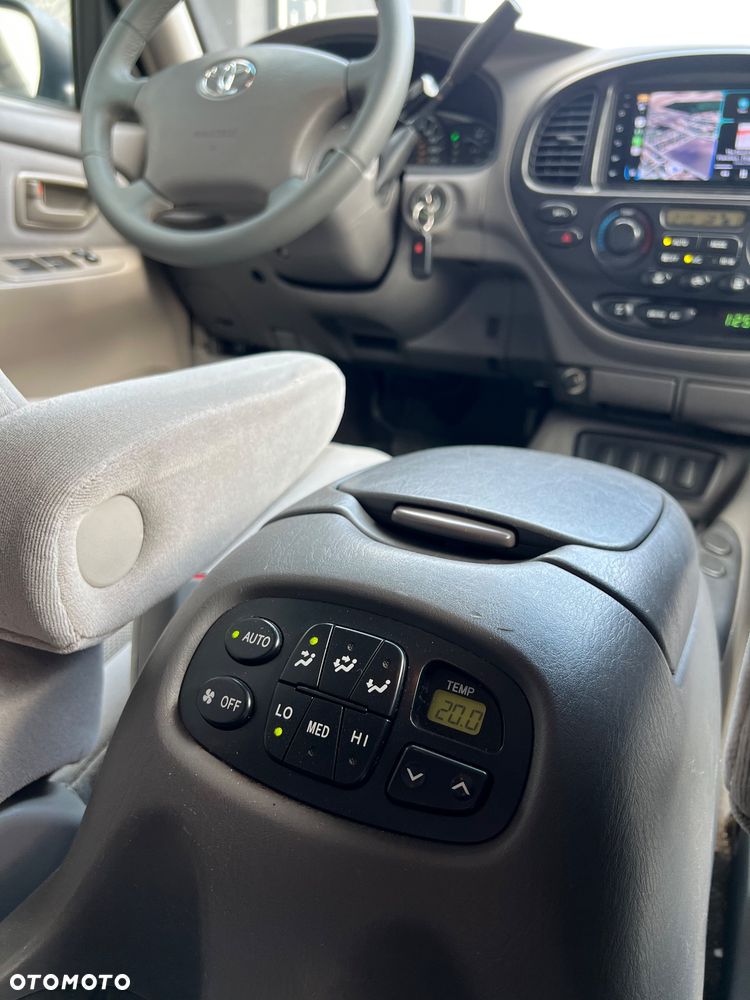 Toyota Sequoia - 7