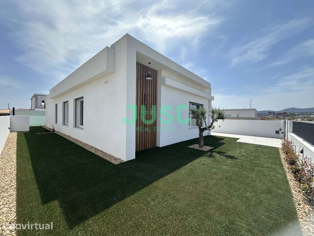 Moradia. térrea, isolada, T3 com 2 suítes, piscina e garagem em Aze... - Grande imagem: 3/32