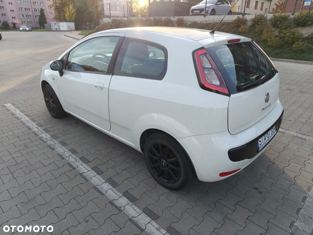 Fiat Punto Evo 2011 photo 2