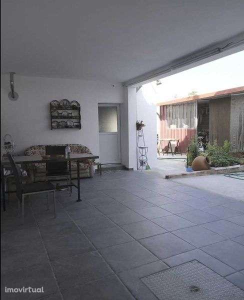 Prédio R/C e primeiro andar  (Tramagal - Abrantes) - Grande imagem: 3/12