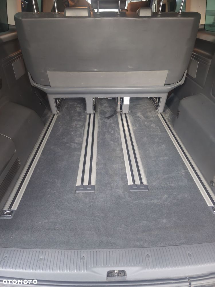 Volkswagen Multivan - 12