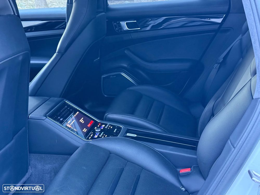 Porsche Panamera Sport Turismo 4 E-Hybrid - 10