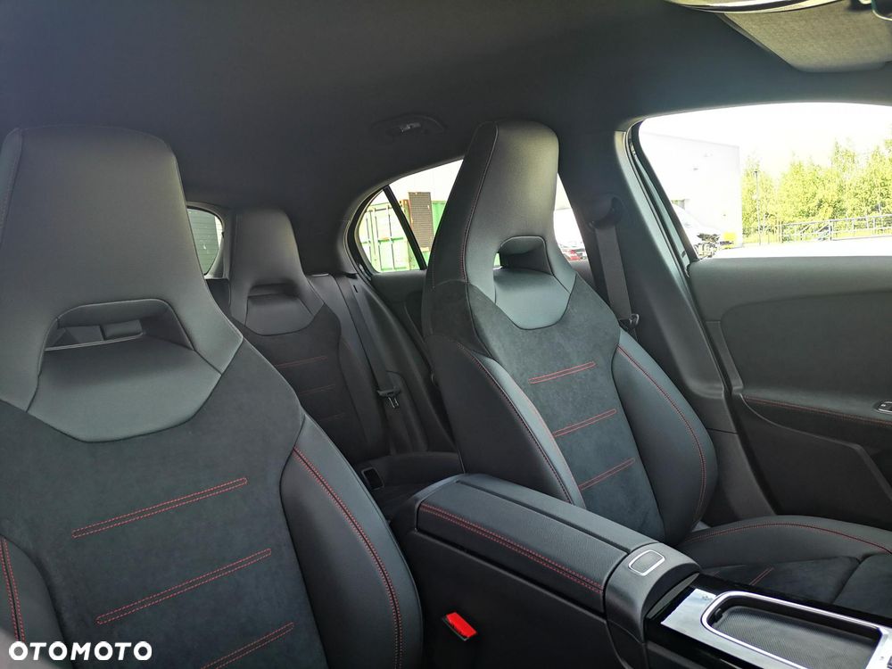 Mercedes-Benz Klasa A 220 4-Matic AMG Line 8G-DCT - 16