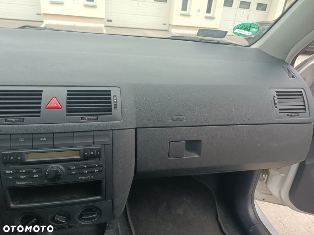 Skoda Fabia 1.4 16V Comfort - 11