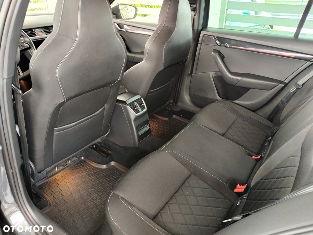 Skoda Octavia 2.0 TDI RS - 25