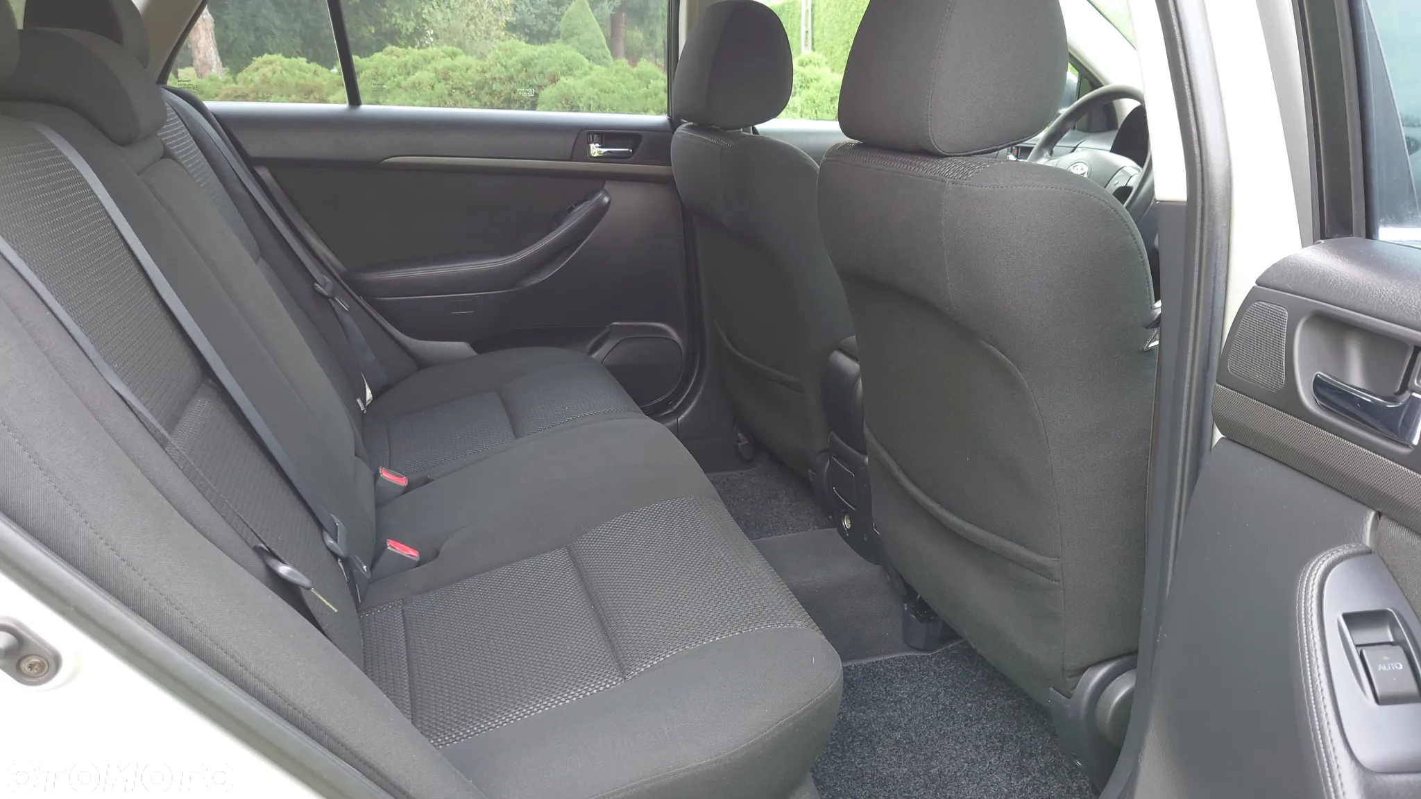 Toyota Avensis 1.8 VVT-i Combi Executive - 20