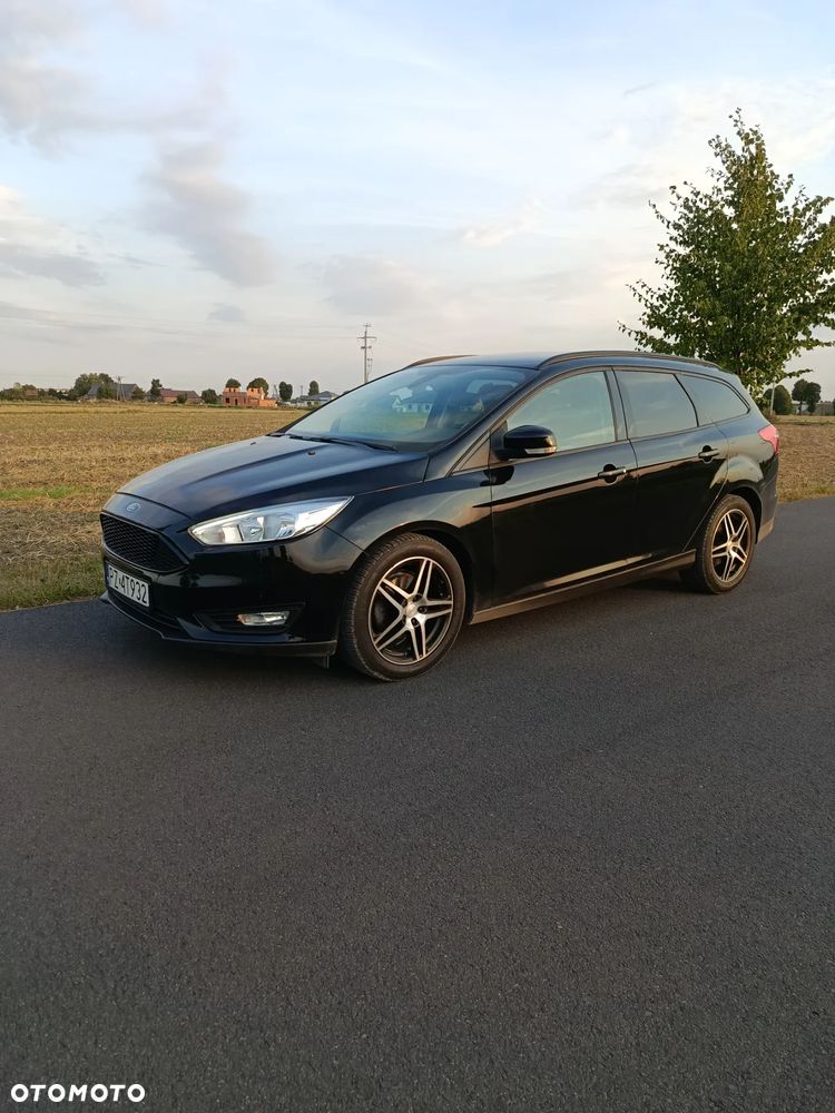 Ford Focus Turnier 1.0 EcoBoost Start-Stopp-System TITANIUM - 2