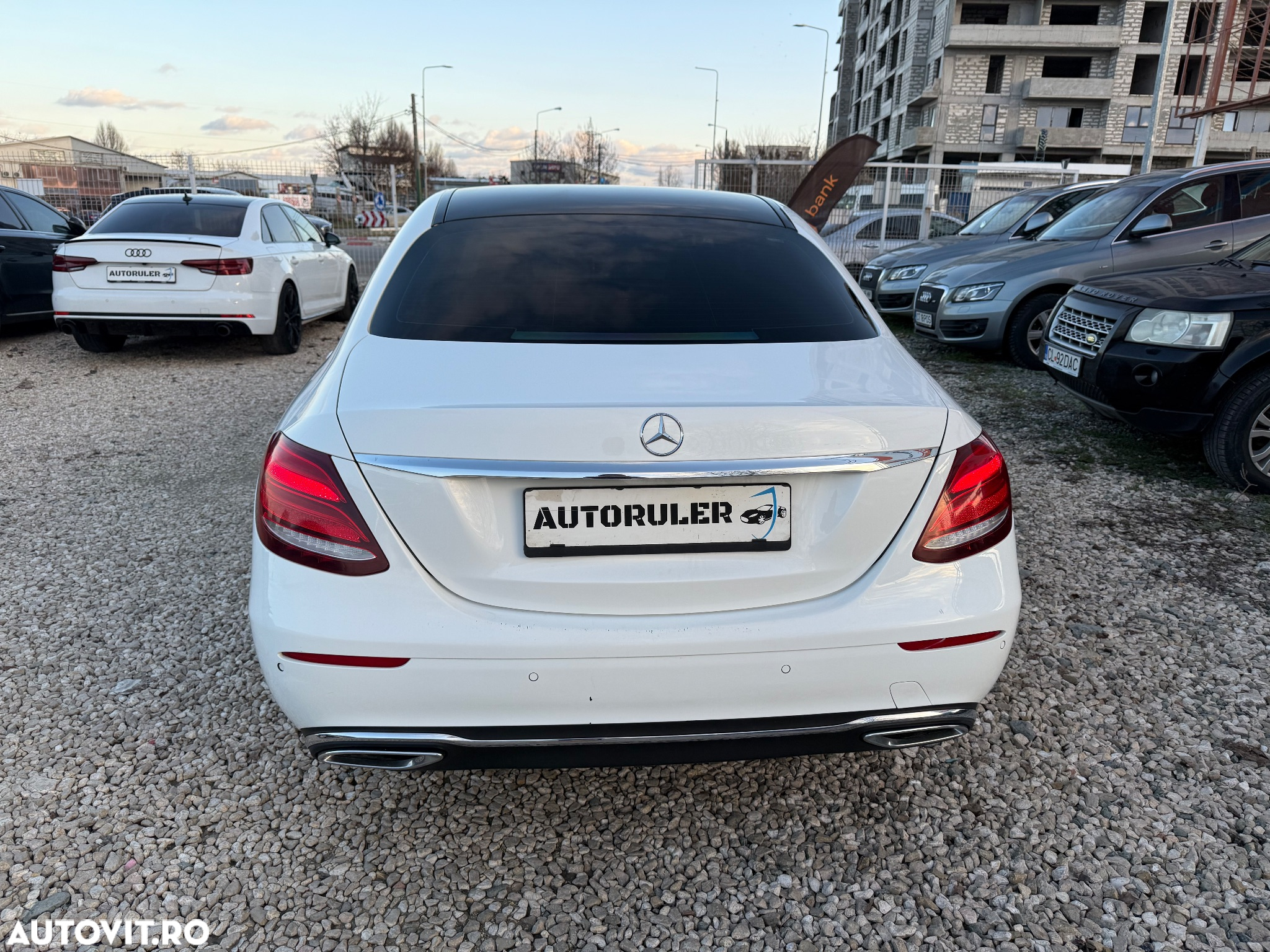 Mercedes-Benz E 220 d 9G-TRONIC AMG Line - 9