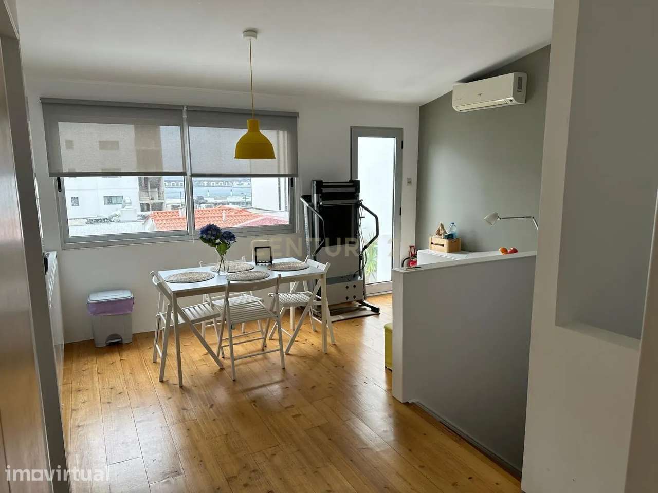 Moradia de 3 Pisos no Centro de Ponta Delgada | 8 Quartos | Excelente - Grande imagem: 4/42