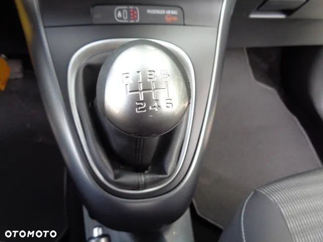 Toyota Verso 1.8 Prestige 7os EU6 - 21