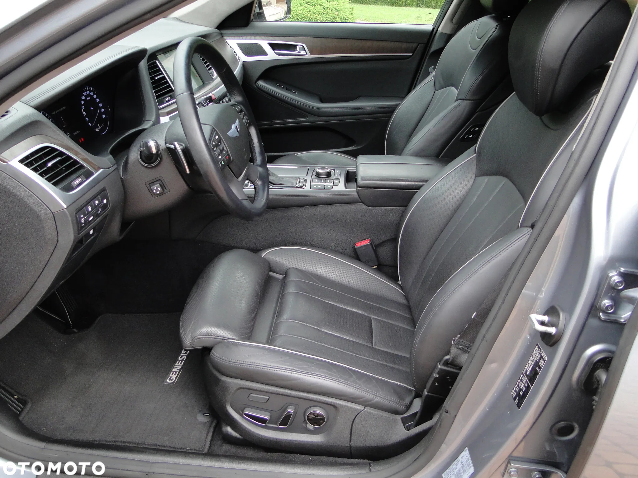 Hyundai Genesis 3.8 V6 GDI - 13