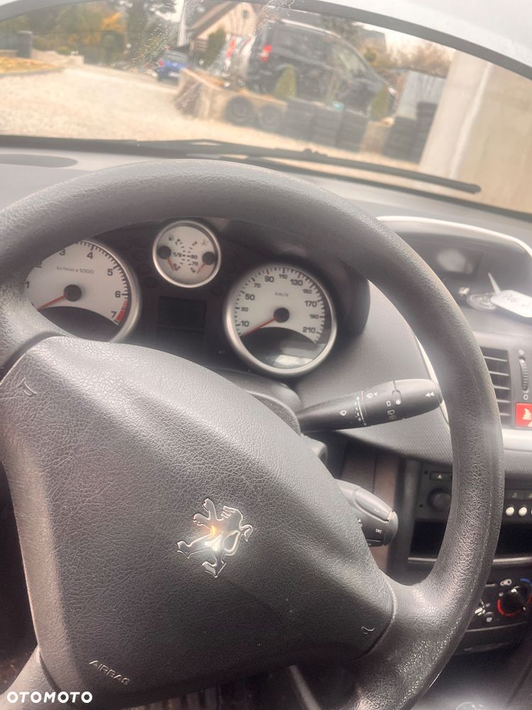 Peugeot 207 1.4 16V Presence - 7