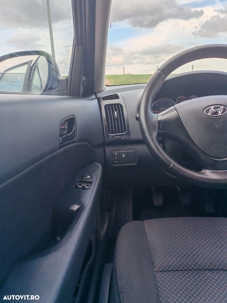 Hyundai i30 1.6 CRDi UEFA EURO 2012 Edition - 12