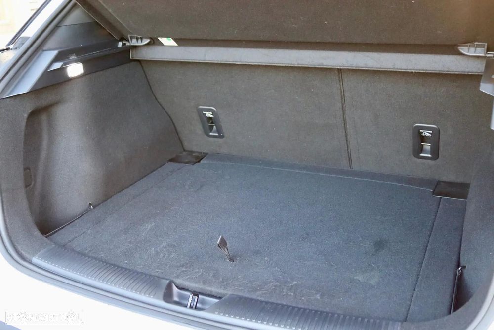MG MG4 64 kWh Luxury - 17