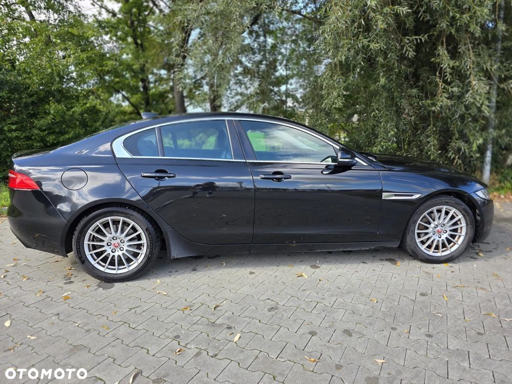 Jaguar XE 2.0 D Prestige - 9