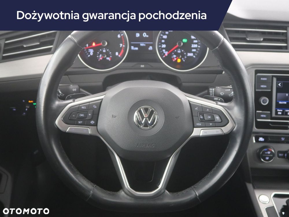 Volkswagen Passat - 17