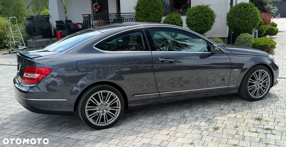 Mercedes-Benz Klasa C 250 CGI BlueEff - 8