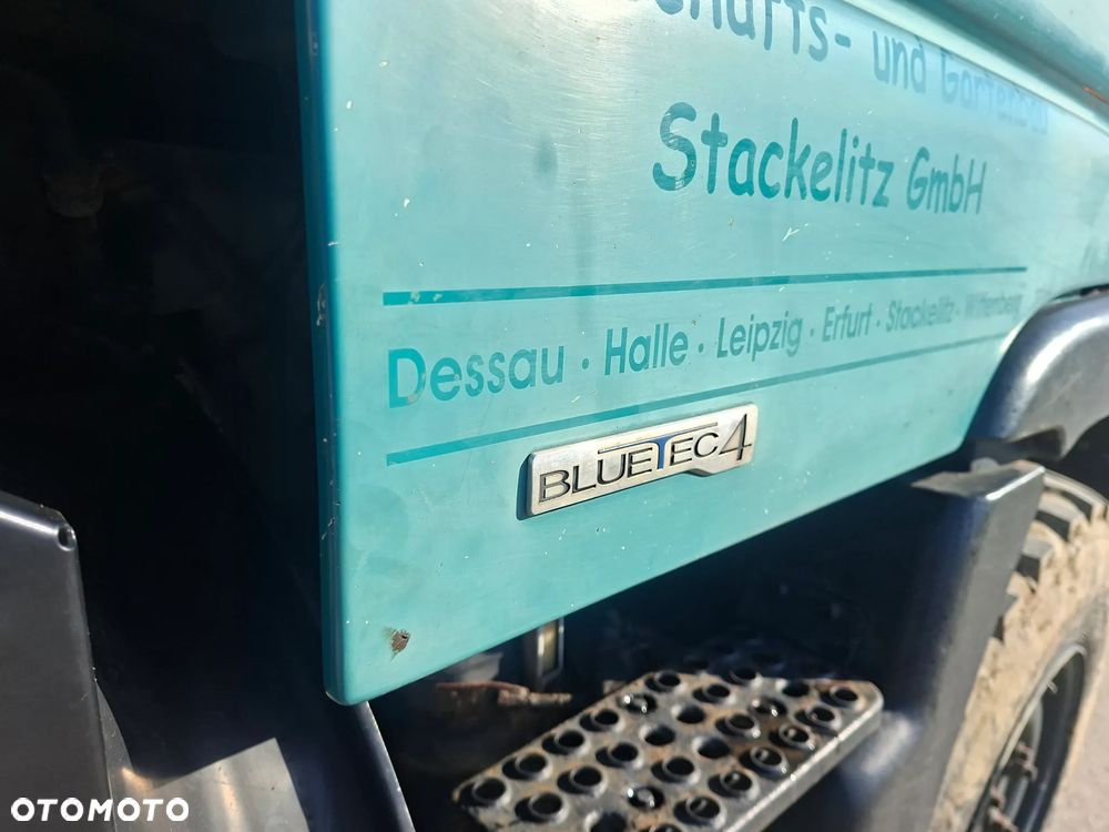 Mercedes-Benz Unimog - 11