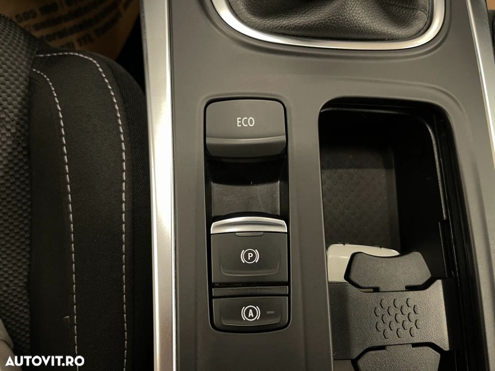 Renault Megane TCe 140 GPF Equilibre - 23