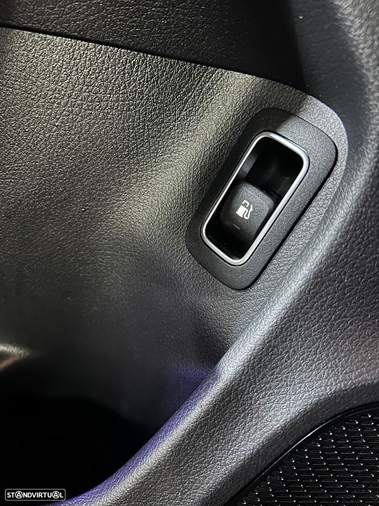 Mercedes-Benz CLA 250 e 8G-DCT - 16