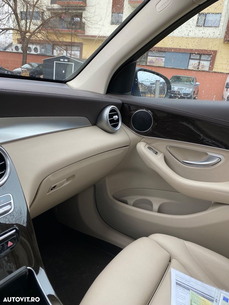 Mercedes-Benz GLC - 32