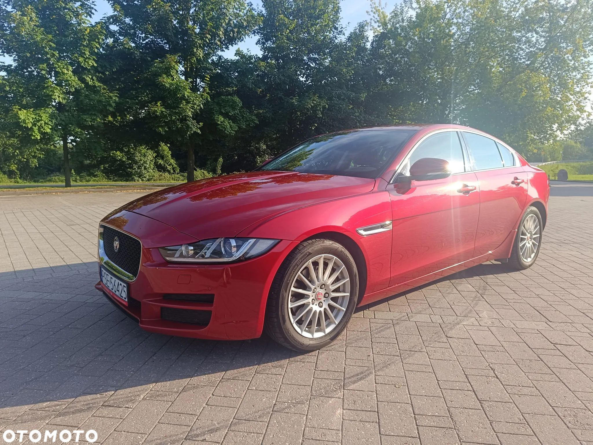 Jaguar XE 2.0 D Pure - 1