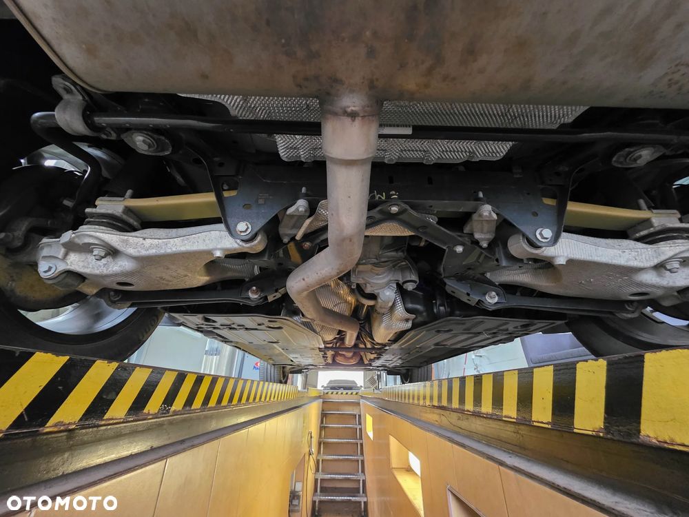 Volvo XC 60 B4 D AWD Plus Dark - 32