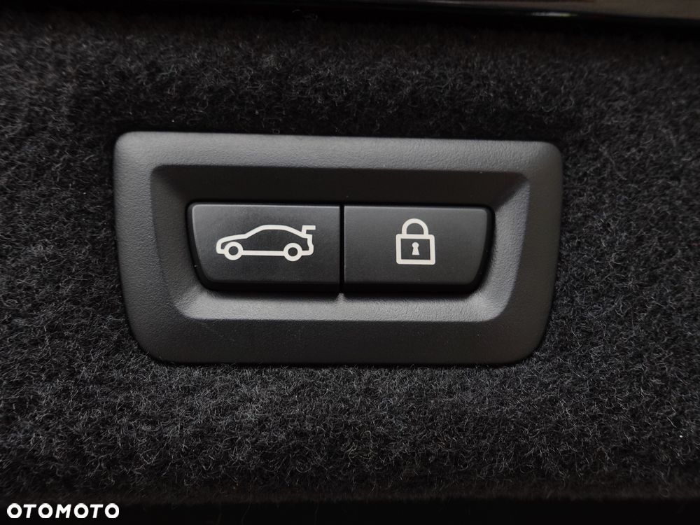 BMW Seria 8 M850i xDrive - 29