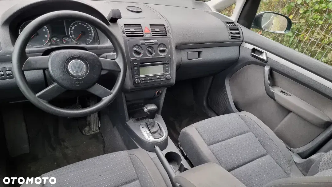Volkswagen Touran 2.0 FSI Highline Tiptr - 9