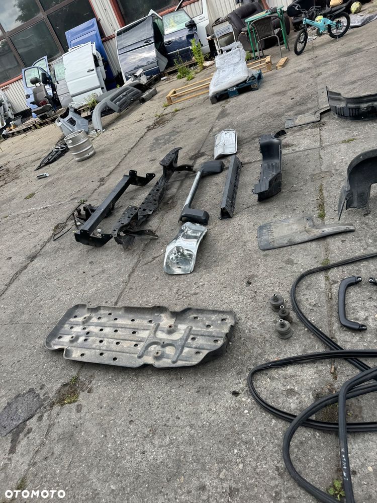 Toyota hilux 8   2.4 części    J Hak-600zl   naroznik zderzaka tył prawy lewy -200zl szt  Wspornik błotnika -100zl   Belka stelaż zderzaka tył belka tylna -400zl   Nadkole -200zl sztuka   Grill 250 uszkodzony   Rączki podsufitki -50zl szt   uszczelki drzwi uszczelka 100zł sztuka   77641-kk030 osłona pod zbiornik paliwa 150zl  Pc176-0k00x pc176-0k00s zderzak tył Środkowa część zderzaka 500zl   52164-0k040 zderzak tył narożnik 200zł   Serwo pompa hamulcowa 131010-20830 -600zl   52129-kk010 osłona pod chłodnice 150   Wlew płynu do spryskiwaczy 2310718 150 zł   52614-0k020 osłona płyta pod zderzak oslona w zderzak 300zl   87487 pas przedni wzmocnienie górne komplet z zamkiem 800zł   887110kc20-b przewód wąż klimatyzacji 150zl   2640-3957-02 przewód wąż klimatyzacji 300 zł   88710-0kf80-a przewod wąż 300zl   23300-0L020 obudowa filtr paliwa -400zl   17362-0L020 rura wąż intercoolera intercooler -450   17361-0L021 rura 300zl   17750-0L070 rura wlot dolot powietrza 300zl   76621-0k160 chlapacz chlapacze 50zl   55751-0k210 Podszybie 250zl   55781-0k330 -400zl   55752-0k050 150zl   55751-0k210  150zl   53117-0k050 nakładka osłona pasa przedniego 300zł   53808-0k130 osłona błotnika lewa 150zl  53807-0k130 osłona błotnika prawa 150 zł   53867-0k100 uszczelka błotnika lewa 50zl   53866-0k100 uszczelka błotnika prawa 50 zł   53827-0k020 mocowanie ślizg zderzaka 70zl   55783-0k110 wygłuszenie podszybie prawy tył 50zl   53828-0k20 maskownica wygłuszenie błotnika lewy lewa 150 zł   67912-kk010 / 67911-kk016 / 67915-kk010 nakładka progi nakładki 100 sztuka   Gumy kabiny 150 sztuka   Belka przód pod zderzak 450zl   Zbiornik zbiorniczek płynu chłodzącego 300xl   Chłodnica klimatyzacji 450xl   Belka stelaż konsoli 350 zł - 6