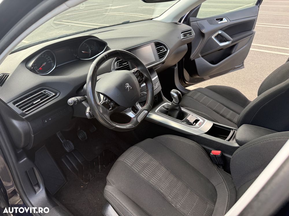 Peugeot 308 1.2 L PureTech Turbo S&S Allure - 7