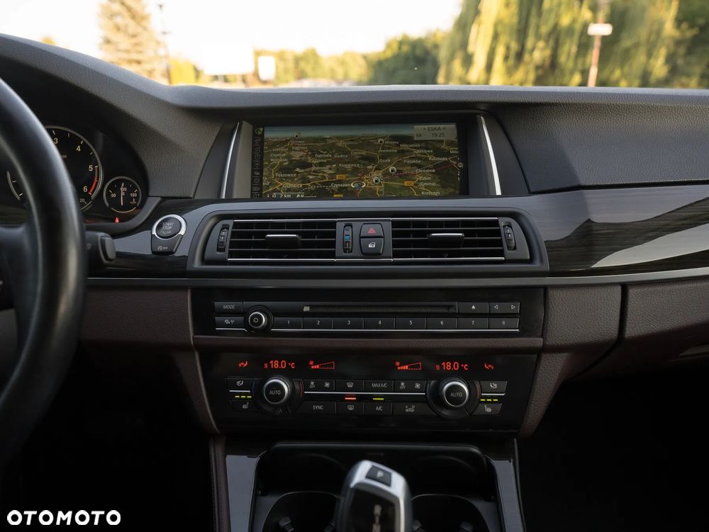 BMW Seria 5 520d Luxury Line - 23