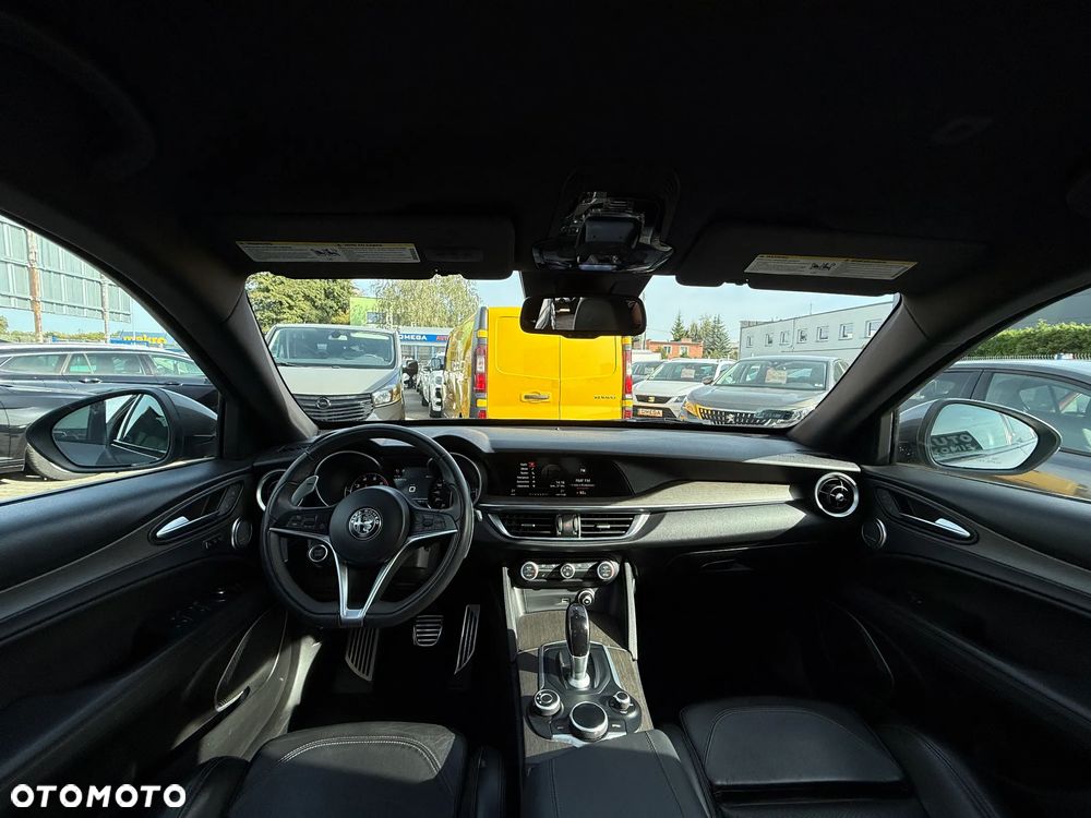 Alfa Romeo Stelvio - 8