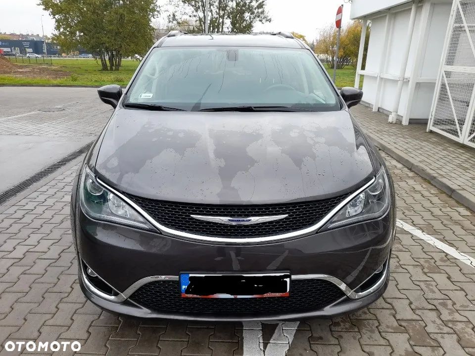 Chrysler Pacifica - 2