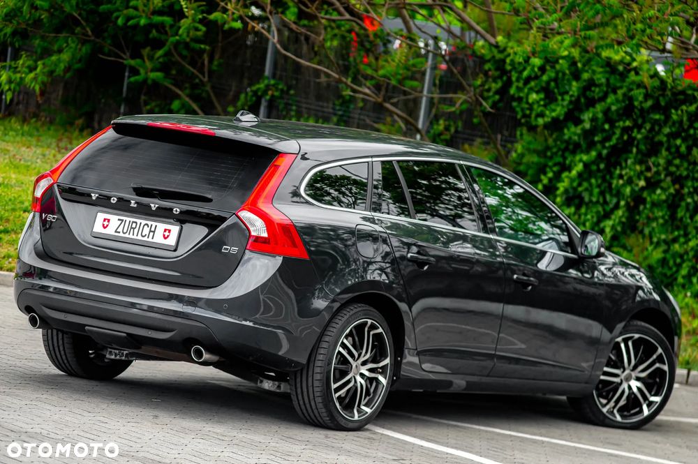 Volvo V60 D5 Geartronic Kinetic - 4