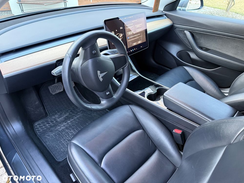 Tesla Model 3 - 10