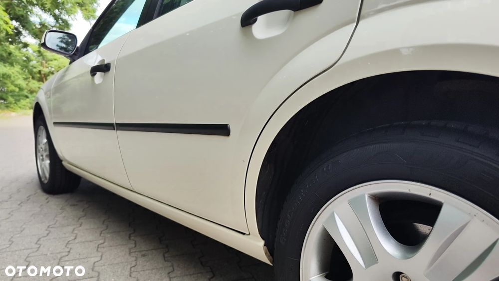Ford Mondeo 1.8 Trend - 17