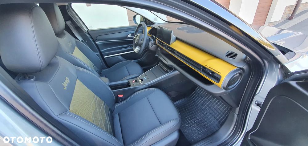 Jeep Avenger 54kWh Summit - 11