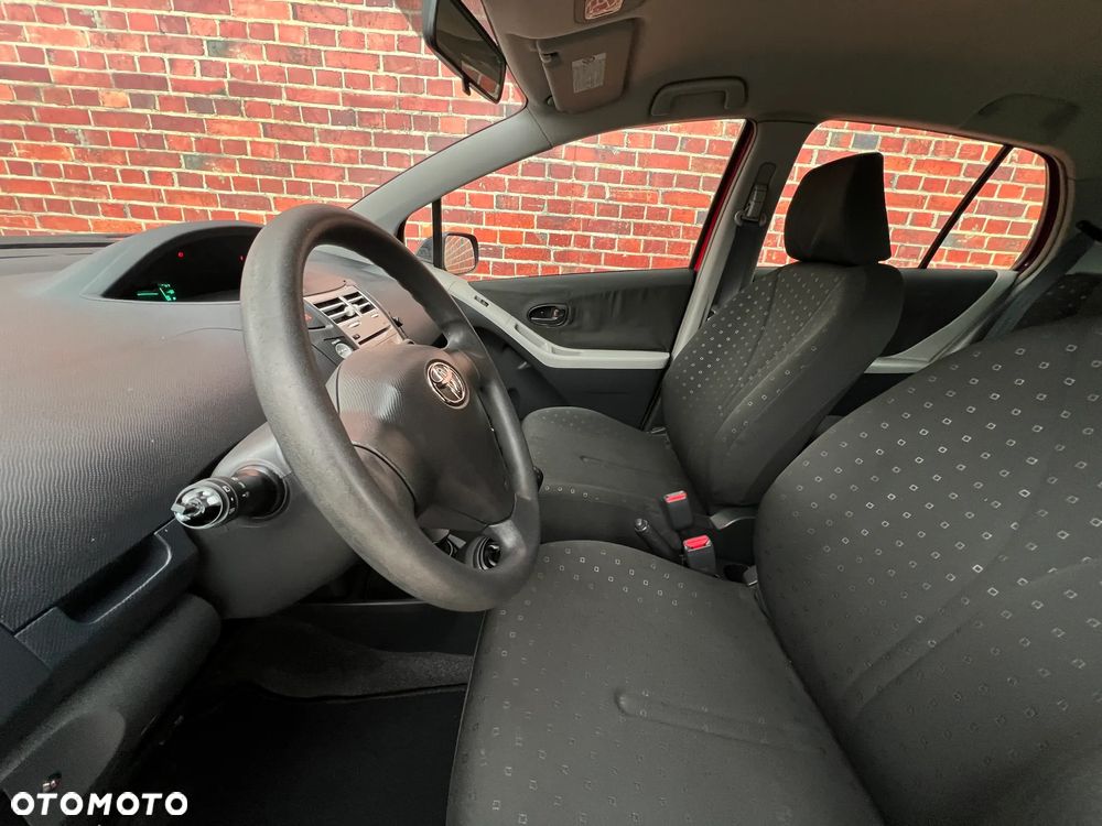 Toyota Yaris - 12