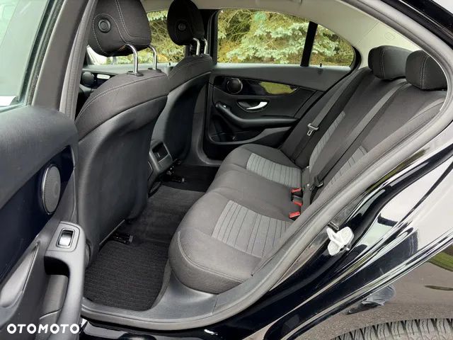 Mercedes-Benz Klasa C 180 (BlueEFFICIENCY) - 22