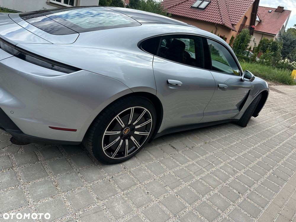 Porsche Taycan 4 - 18