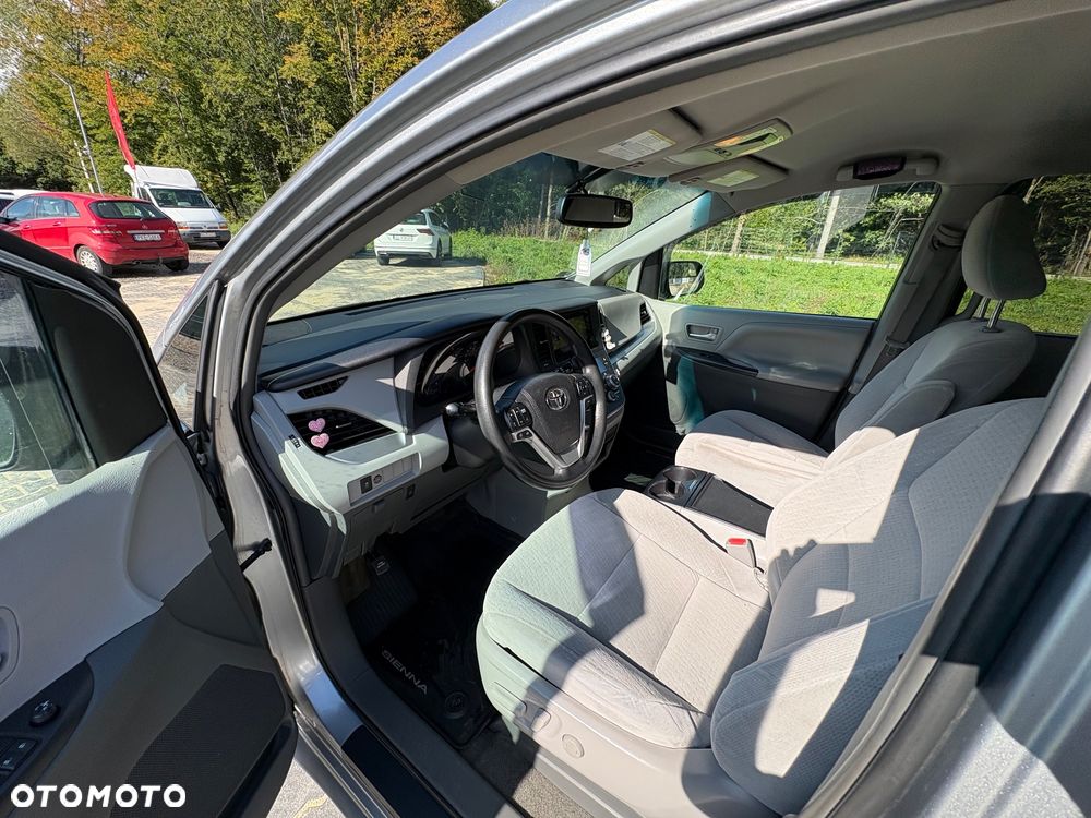 Toyota Sienna 3.5 V6 SE - 14