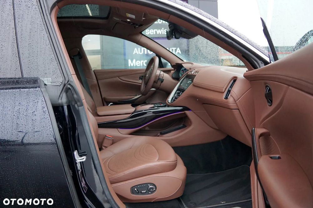 Aston Martin DBX - 18