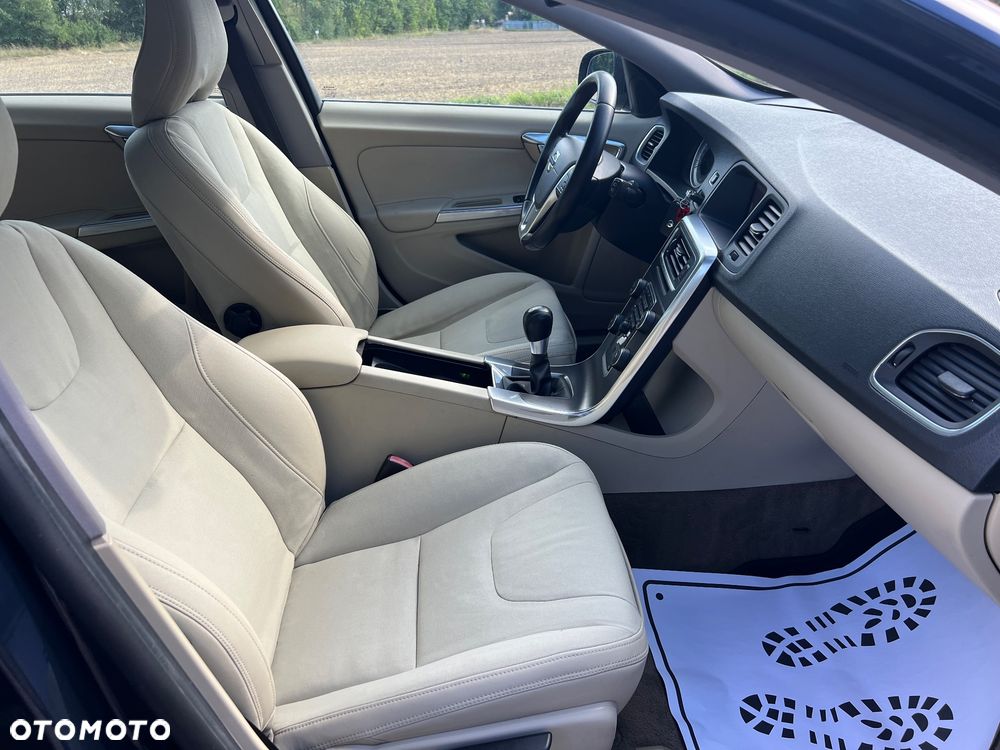 Volvo V60 D5 Momentum - 37