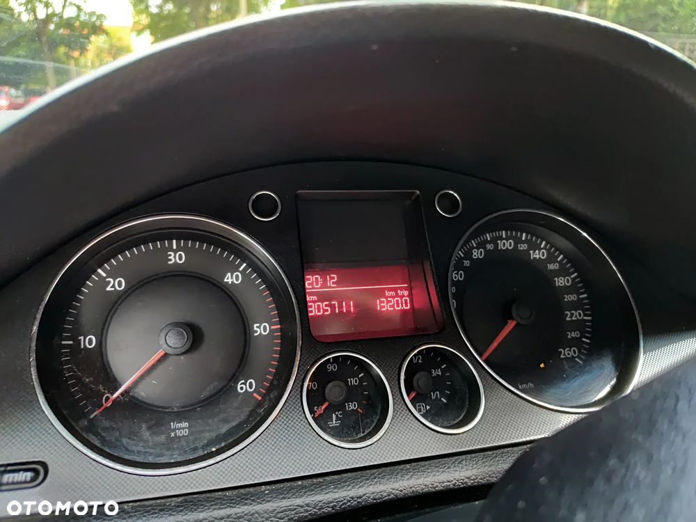 Volkswagen Passat 2.0 TDI DPF Comfortline - 19