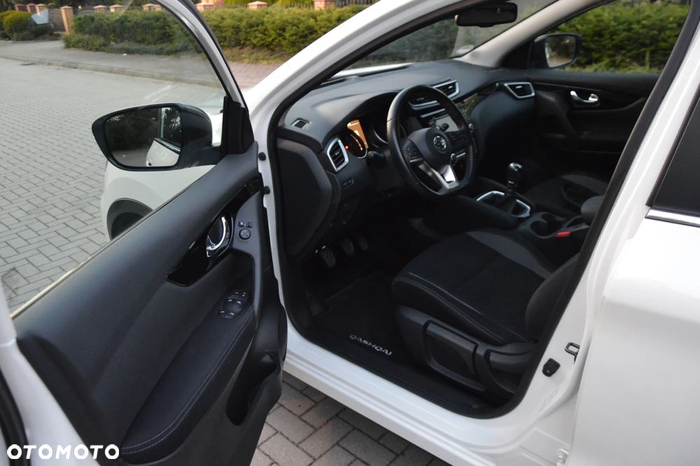 Nissan Qashqai 1.3 DIG-T TEKNA - 17