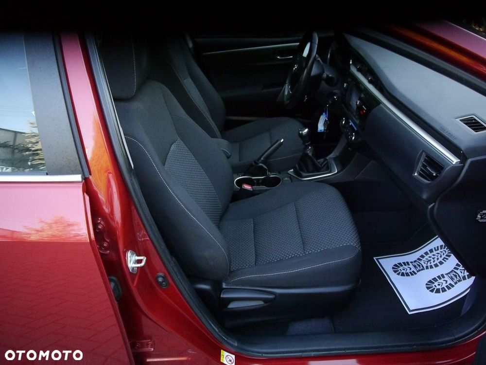 Toyota Corolla 1.6 Premium + - 28