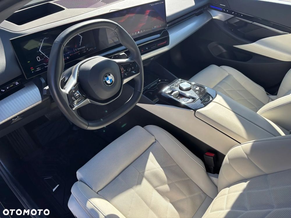 BMW Seria 5 520d xDrive - 22