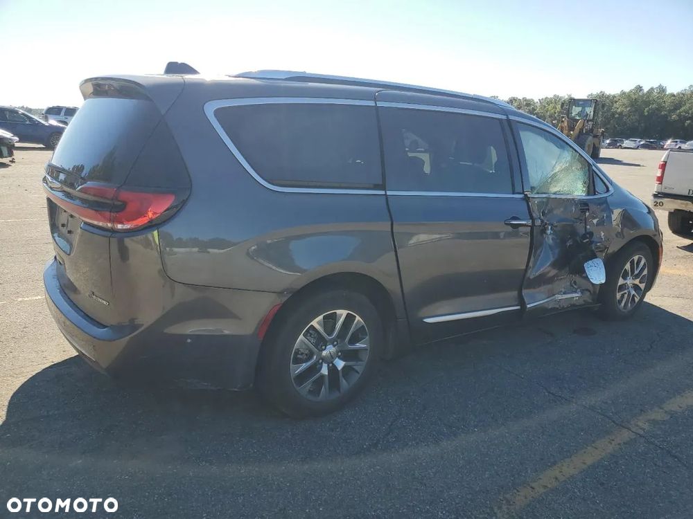 Chrysler Pacifica - 10