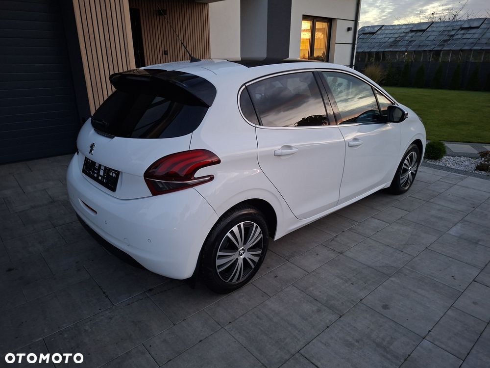 Peugeot 208 2017 photo 3